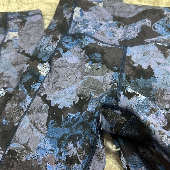 Lululemon Speed Up Tight *Full-On Luxtreme 28" Screen Camo Multi - Picture 2 of 8